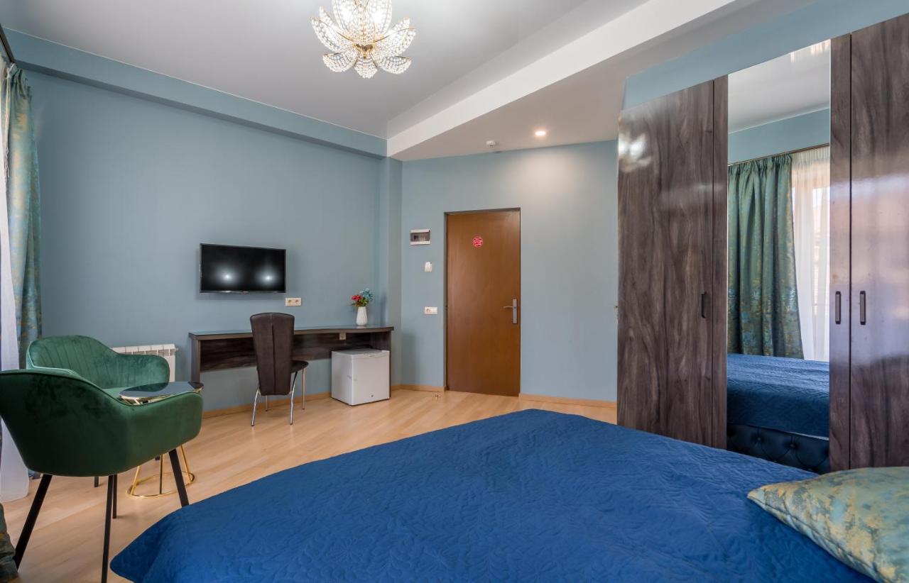 Constant Tbilisi Hotel Екстериор снимка