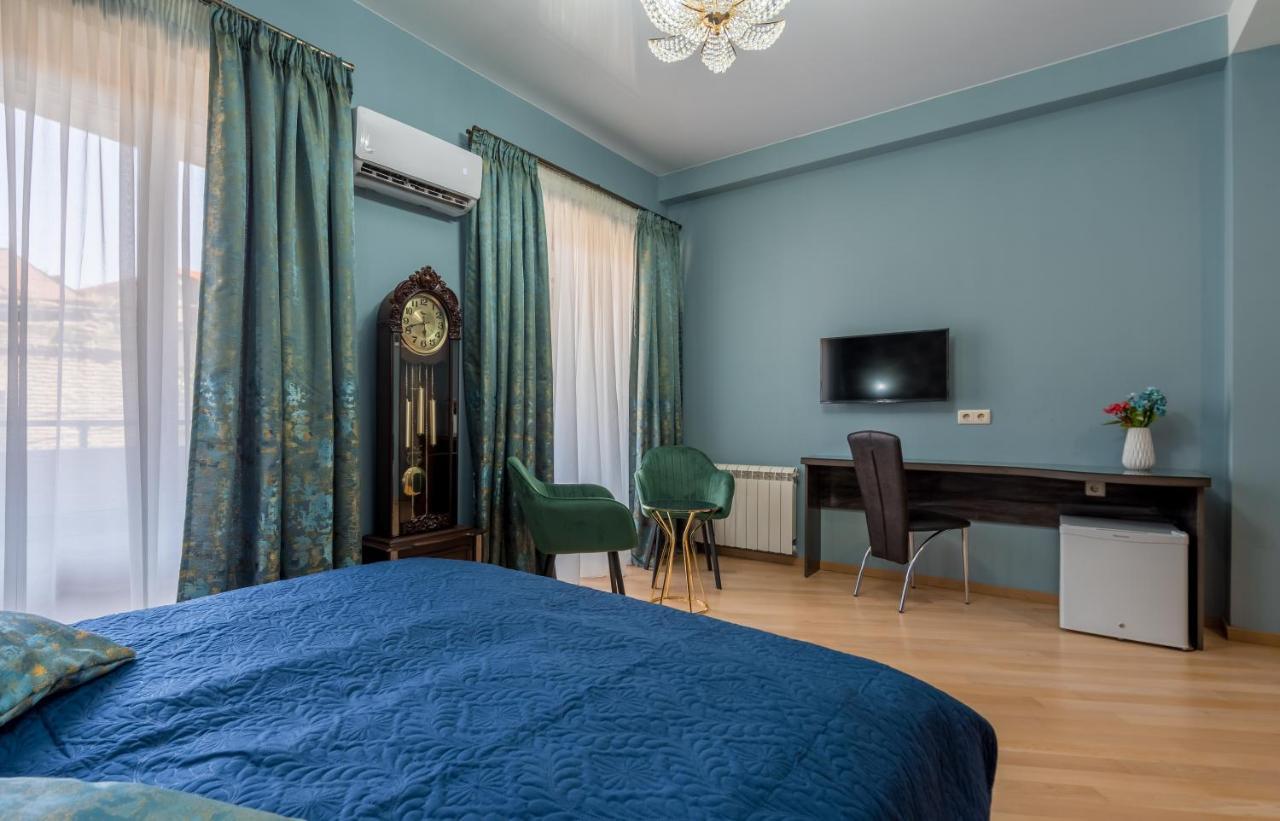 Constant Tbilisi Hotel Екстериор снимка